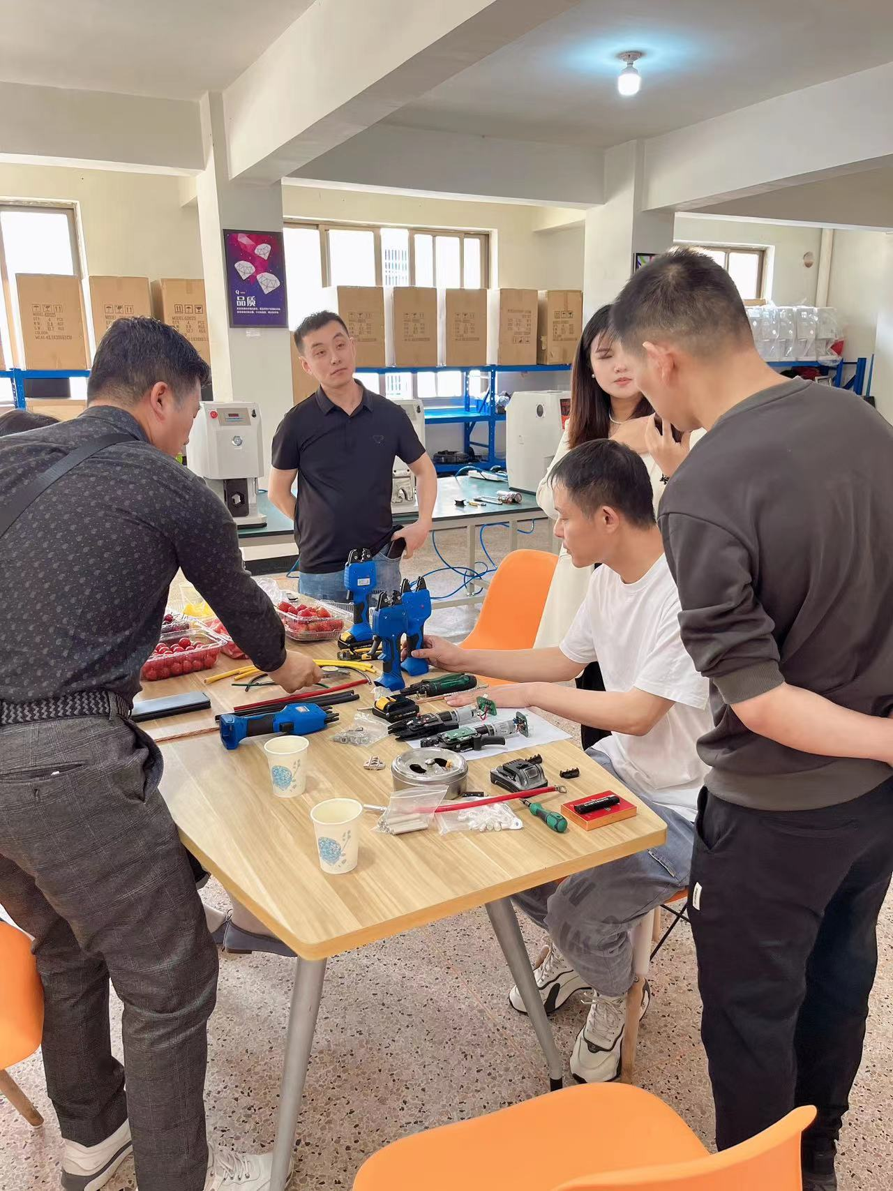 Customers Who was came from Korea visit Our Factory.